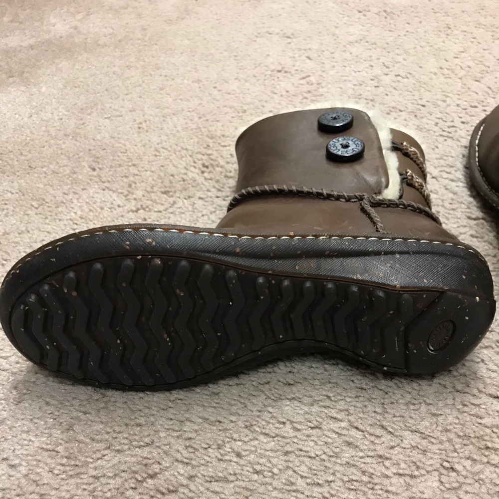 UGG Boots - Picture 4 of 4